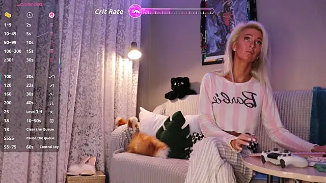 Snapshot of mari_moon_bunny chatting on 11-04-25, 01:43 mari moon bunny online show from 11-04-25, 01:43