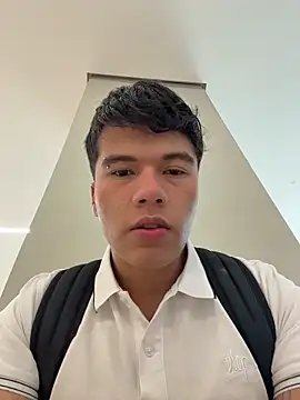 Snapshot of Logan_smith1 chatting on 12-14-25, 04:23 Logan smith1 online show from 12-14-25, 04:23