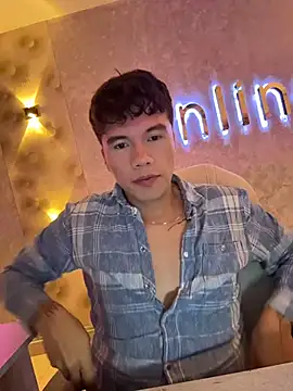 Snapshot of Logan_smith1 chatting on 01-06-26, 06:28 Logan smith1 online show from 01-06-26, 06:28