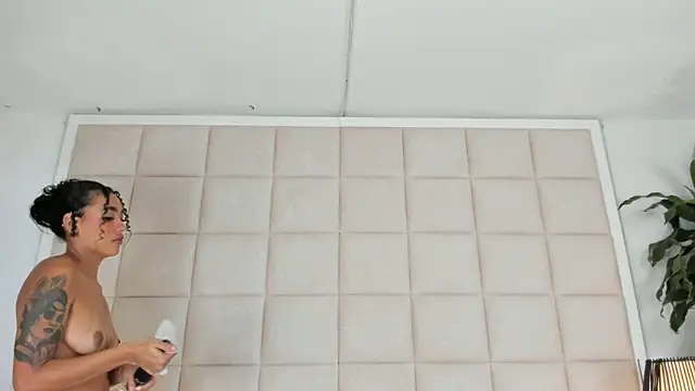 Nia Bunny online show from 01-15-25, 05:15