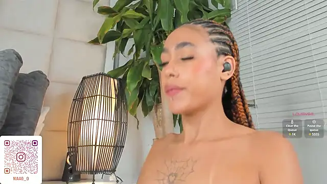 Nia Bunny online show from 03-11-25, 05:24