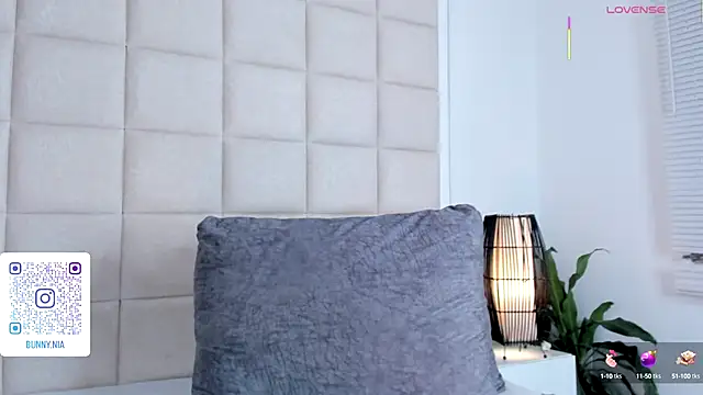 Nia Bunny online show from 10-01-25, 01:39