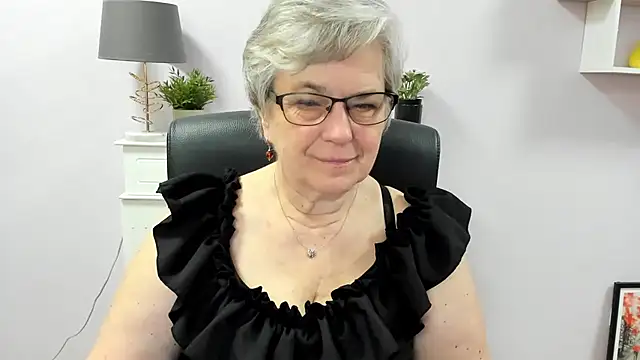 Snapshot of IrisDream chatting on 05-08-26, 06:19 IrisDream online show from 05-08-26, 06:19