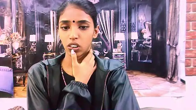 Snapshot of IndianSexySlender chatting on 10-26-25, 05:13 IndianSexySlender online show from 10-26-25, 05:13