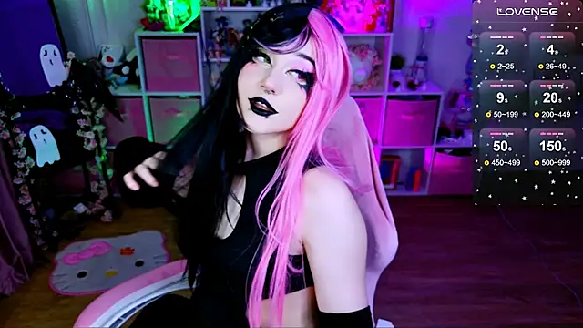 Snapshot of Aki__Ra chatting on 11-15-25, 07:10 Aki Ra online show from 11-15-25, 07:10