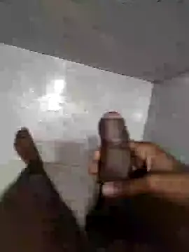 Snapshot of biggest_lund_ chatting on 01-12-25, 05:24 biggest lund online show from 01-12-25, 05:24