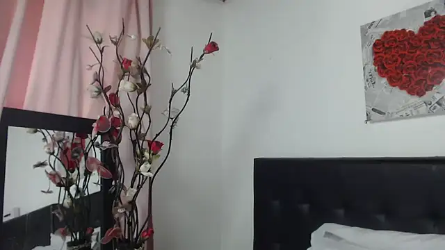Angelinna Milf online show from 12-14-24, 07:36