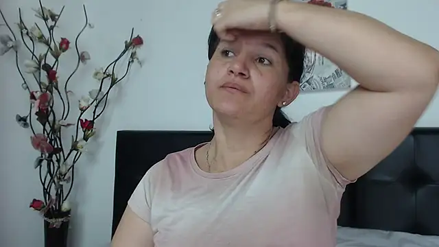 Angelinna Milf online show from 12-21-24, 07:06