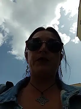 sophie banger online show from 12-14-25, 06:01