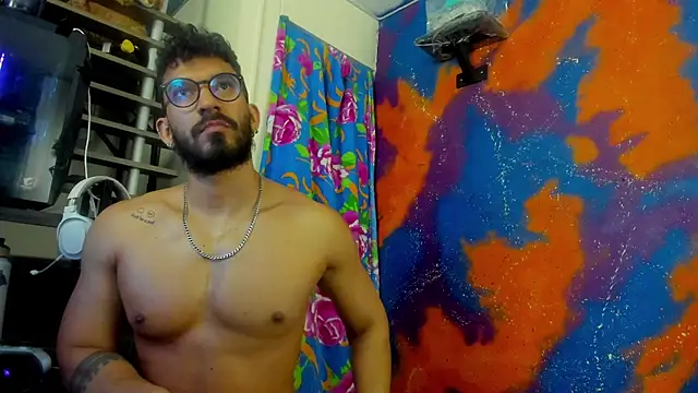 Snapshot of leondevereda chatting on 12-17-25, 01:33 leondevereda online show from 12-17-25, 01:33