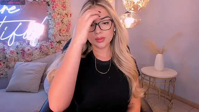 Snapshot of ChloePreston_ chatting on 03-04-26, 01:39 ChloePreston online show from 03-04-26, 01:39