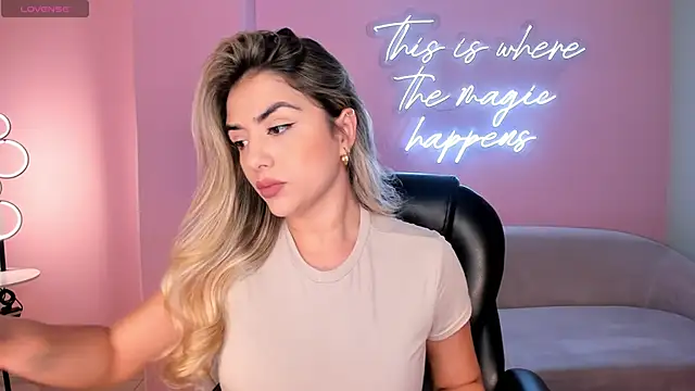 Snapshot of ChloePreston_ chatting on 03-18-26, 11:46 ChloePreston online show from 03-18-26, 11:46