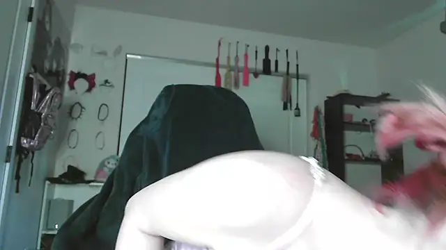 Snapshot of GoddessPinxx chatting on 05-19-26, 03:29 GoddessPinxx online show from 05-19-26, 03:29