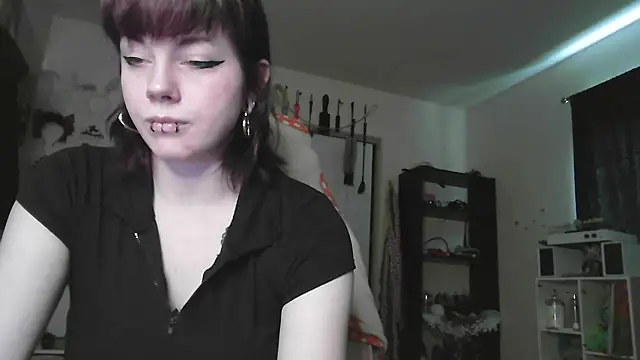 Snapshot of GoddessPinxx chatting on 06-01-26, 09:05 GoddessPinxx online show from 06-01-26, 09:05