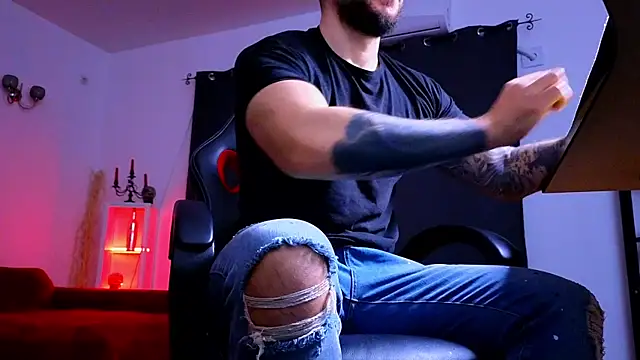 MightyAaron66 online show from 12-15-25, 05:01