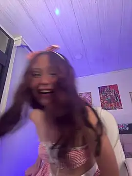 Snapshot of missdaphnee_ chatting on 03-16-25, 05:03 missdaphnee online show from 03-16-25, 05:03