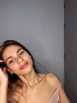 cuteluci  online show from 01-05-25, 12:31