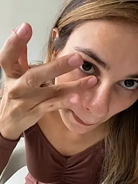 cuteluci  online show from 01-05-25, 10:08