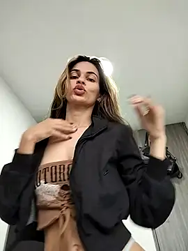 cuteluci  online show from 02-17-25, 11:34