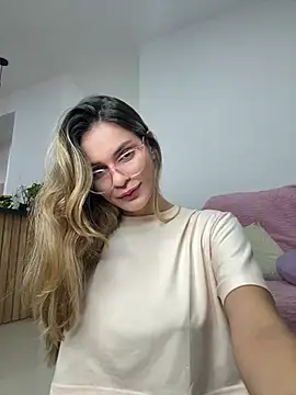 Snapshot of cuteluci_ chatting on 06-30-26, 06:47 cuteluci online show from 06-30-26, 06:47