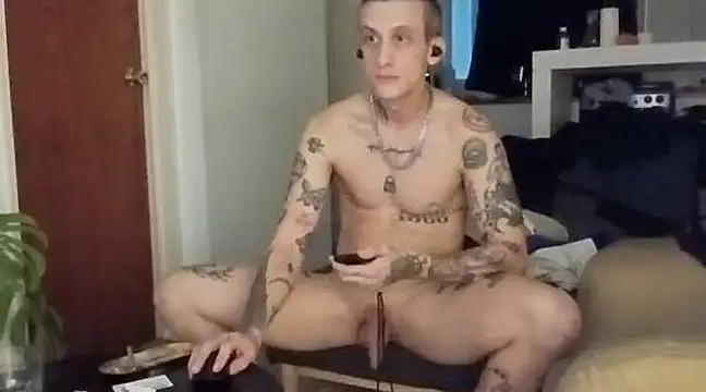 Snapshot of FakkaKaine_ chatting on 03-02-25, 10:27 FakkaKaine  online show from 03-02-25, 10:27