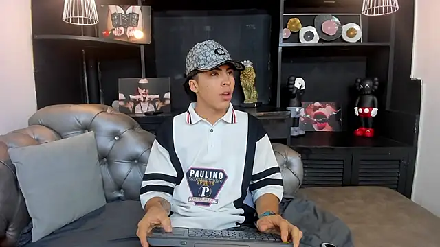 HeellBoy  online show from 10-24-25, 08:49