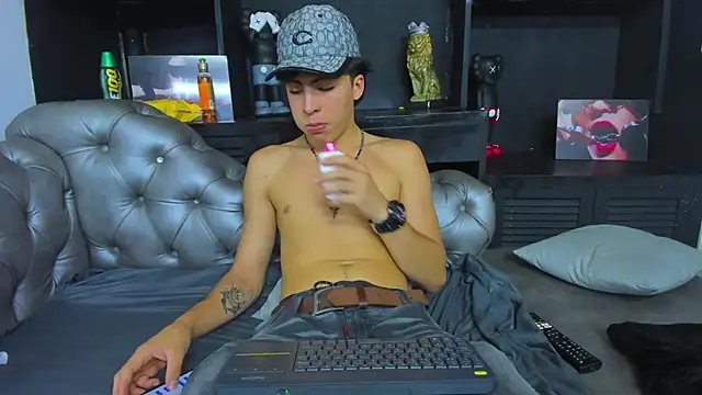 HeellBoy  online show from 11-06-25, 07:48