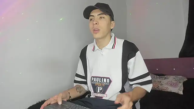 Snapshot of HeellBoy_ chatting on 05-07-26, 06:30 HeellBoy online show from 05-07-26, 06:30