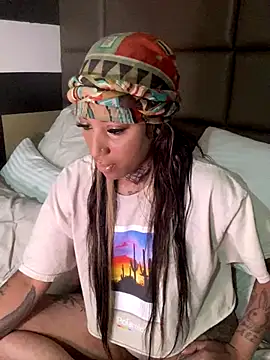 CrownedNyaries online show from 12-04-24, 08:07