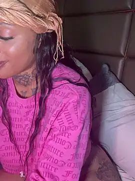 CrownedNyaries online show from 01-02-25, 05:39