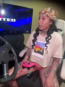 CrownedNyaries online show from 03-07-25, 08:33