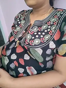 Snapshot of samitasharma chatting on 03-08-25, 04:56 samitasharma online show from 03-08-25, 04:56