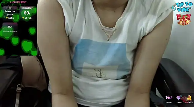 Snapshot of Barbie-Queen2 chatting on 12-04-24, 04:27 Barbie-Queen2 online show from 12-04-24, 04:27