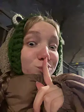 Baby Tiny online show from 03-18-25, 07:10