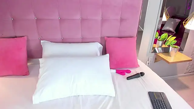 Snapshot of ArticaBelle chatting on 09-13-25, 04:34 ArticaBelle online show from 09-13-25, 04:34