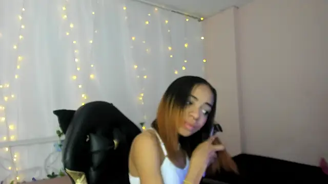 Abigail Wilson  online show from 02-04-25, 08:28