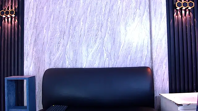 Molly Spears online show from 12-04-25, 07:44