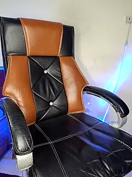 Snapshot of Black-Pearll chatting on 02-01-25, 02:56 Black-Pearll online show from 02-01-25, 02:56