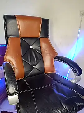 Snapshot of Black-Pearll chatting on 02-07-25, 02:37 Black-Pearll online show from 02-07-25, 02:37