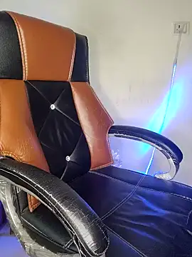 Snapshot of Black-Pearll chatting on 02-12-25, 03:16 Black-Pearll online show from 02-12-25, 03:16