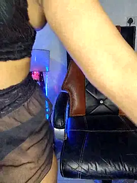 Snapshot of Black-Pearll chatting on 02-27-25, 04:32 Black-Pearll online show from 02-27-25, 04:32