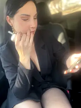 Snapshot of Roxana-Sexy chatting on 11-14-25, 04:11 Roxana-Sexy online show from 11-14-25, 04:11