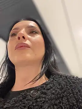 Snapshot of Roxana-Sexy chatting on 02-19-26, 05:14 Roxana-Sexy online show from 02-19-26, 05:14