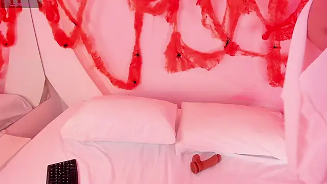 NanaOsaky online show from 10-31-25, 11:55