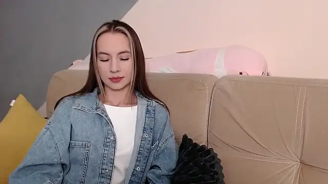 AmbrielHailey online show from 10-18-25, 01:08