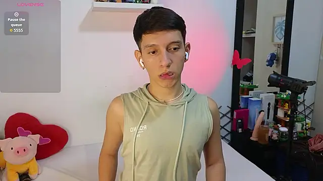 milky  boy  online show from 02-04-26, 05:35