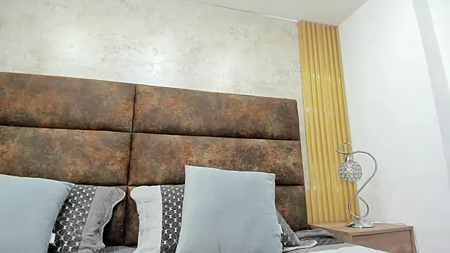 Snapshot of AuroraBon chatting on 12-16-25, 02:38 AuroraBon online show from 12-16-25, 02:38