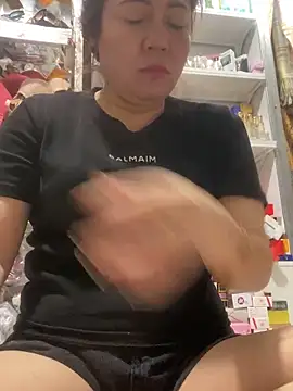 Snapshot of Cesywet chatting on 02-11-25, 07:12 Cesywet online show from 02-11-25, 07:12