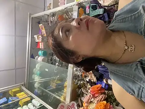 Snapshot of Cesywet chatting on 03-10-25, 10:15 Cesywet online show from 03-10-25, 10:15