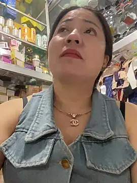 Snapshot of Cesywet chatting on 03-22-25, 02:27 Cesywet online show from 03-22-25, 02:27